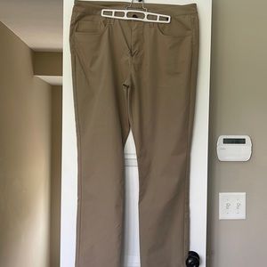 Men’s Travis Matthew Pants, Level Up Slim Pant, Khaki, Size 38, 32” inseam, EUC.